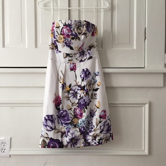 White House Black Market Dresses & Skirts - White House Black Market Strapless Dress EUC